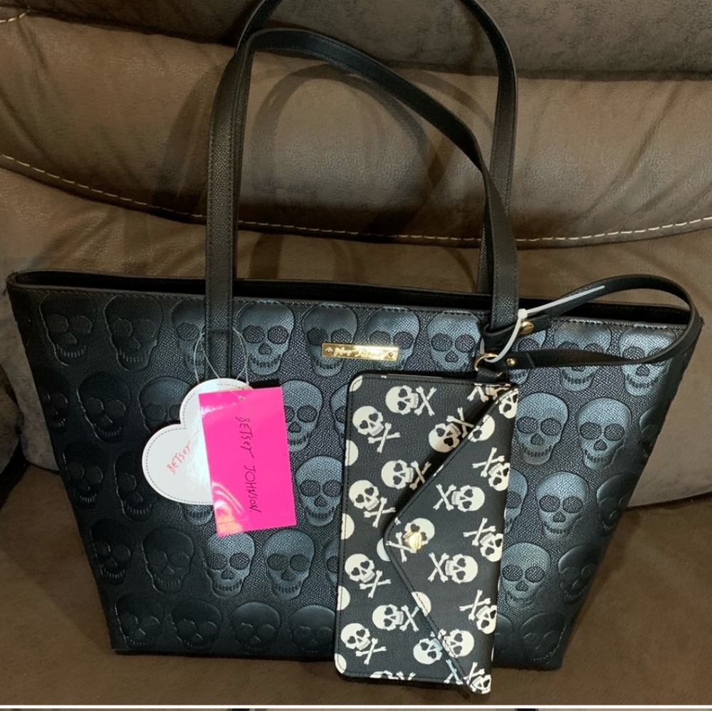 Betsey Johnson skull purse